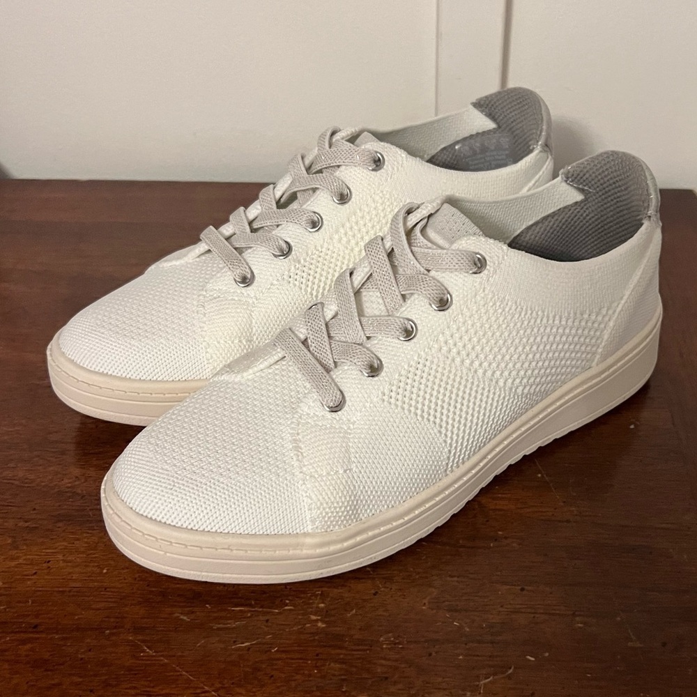 NWOT Bzees LifeStride Women's VIP size 7.5 shite with silver accents lightweight - Picture 2 of 11